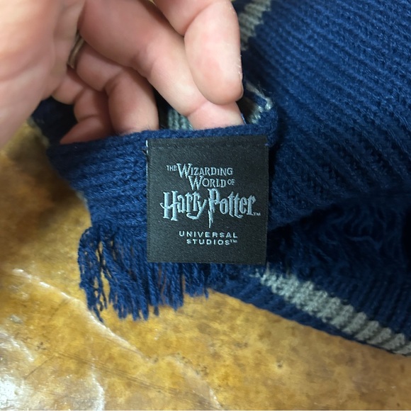 Wizarding World of Harry Potter at Universal Studios - Ravenclaw Striped Scarf - Picture 3 of 4
